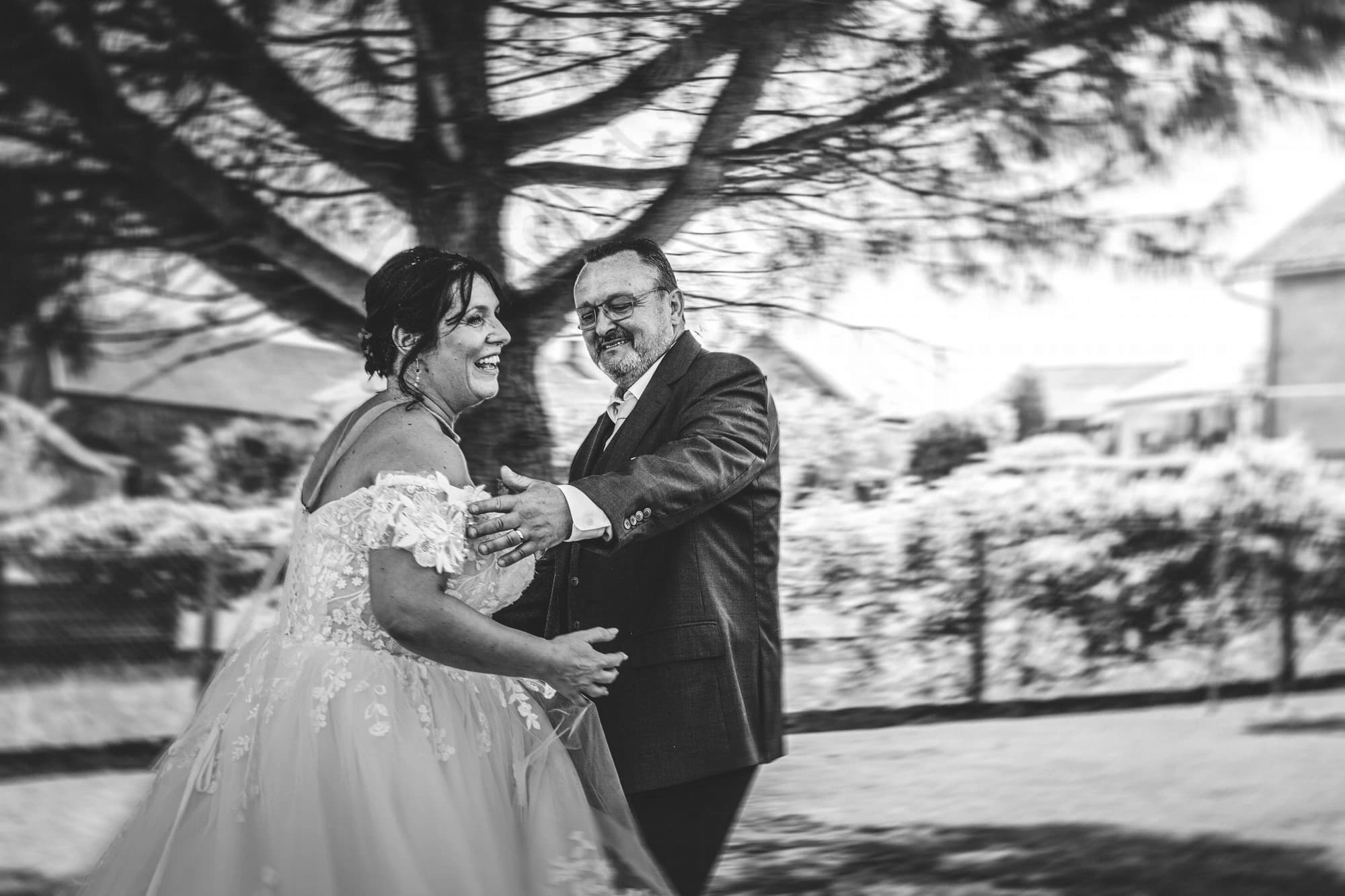 Émotion discrète photographiée lors d'un mariage